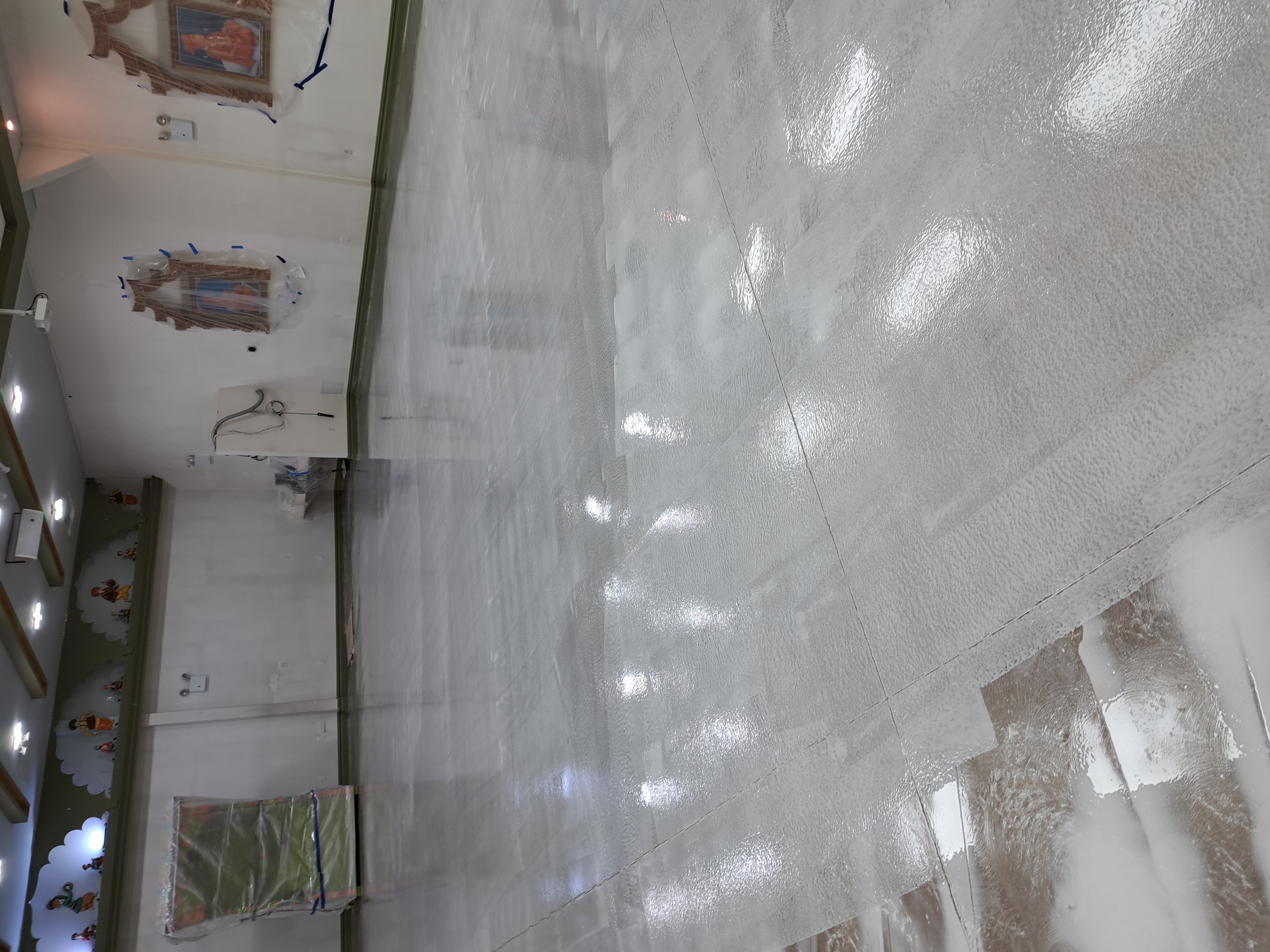 Modern gallery polished floor